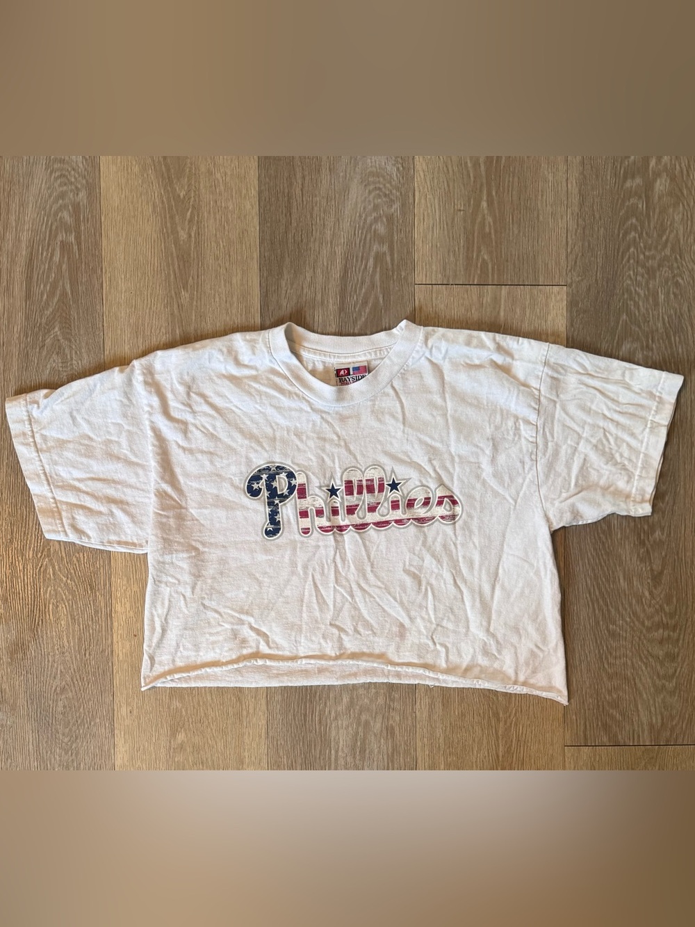 MLB Phillies Cropped T Shirt Size Medium (Unisex Sizing)